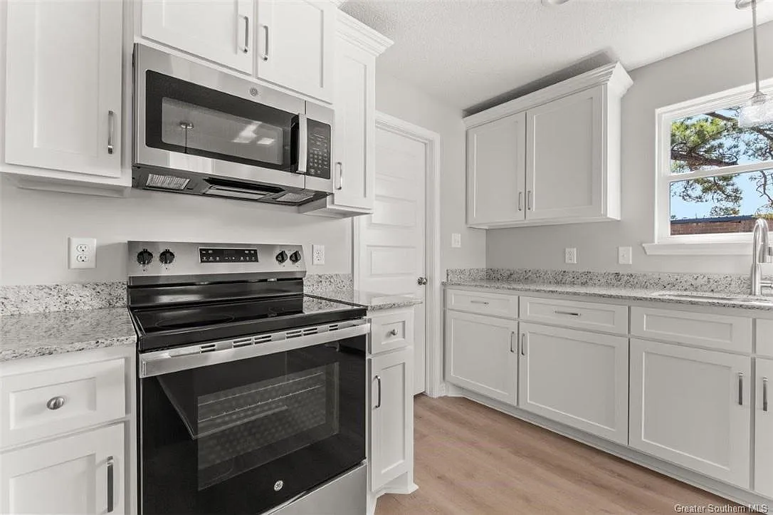 3 bed, 1376 sqft, $1,600 — Photo 2