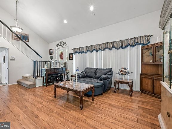 5th image of 16 Merion Rd