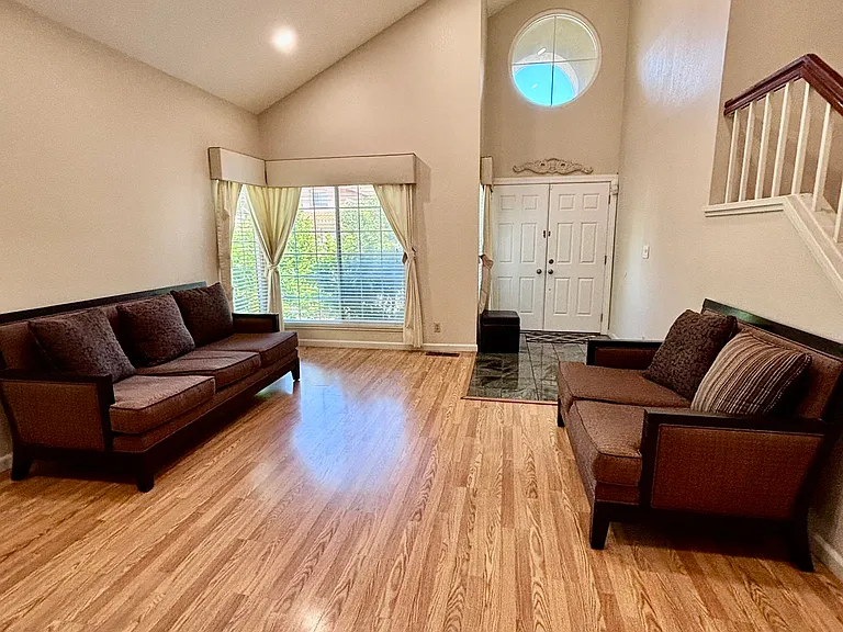 1084 Sunrise Dr — Photo 9