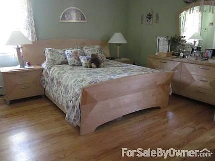 2nd image of 9 Babylon St