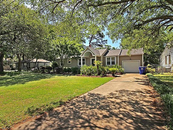3rd image of 2103 Saint James Dr