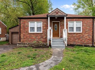 960 N New Florissant Rd, Florissant, MO 63031