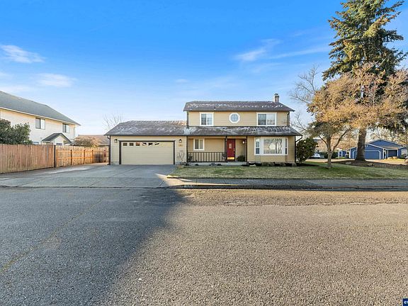 4th image of 915 Moonflower St NE