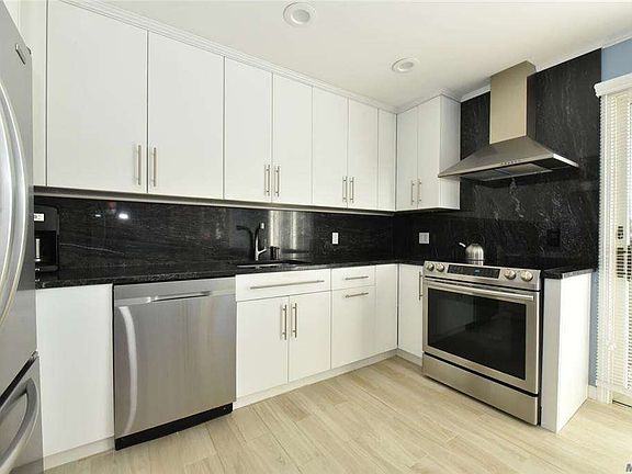 4th image of 15 Pleasant Ave