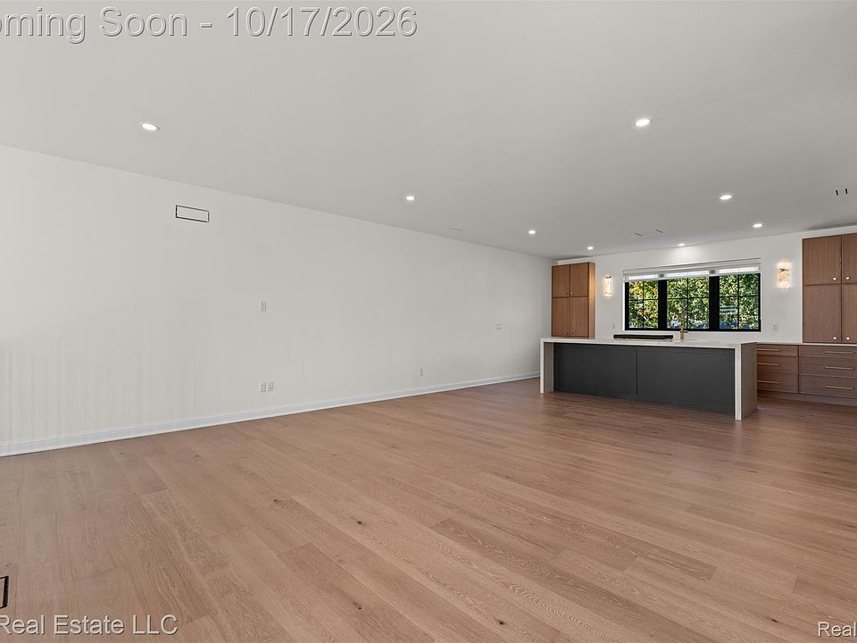 605 E Flint St, photo 9