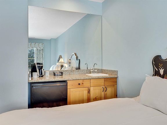 3rd image of 02780-54-D Boyne Mountain Road239/241 Innsbruck #Suite
