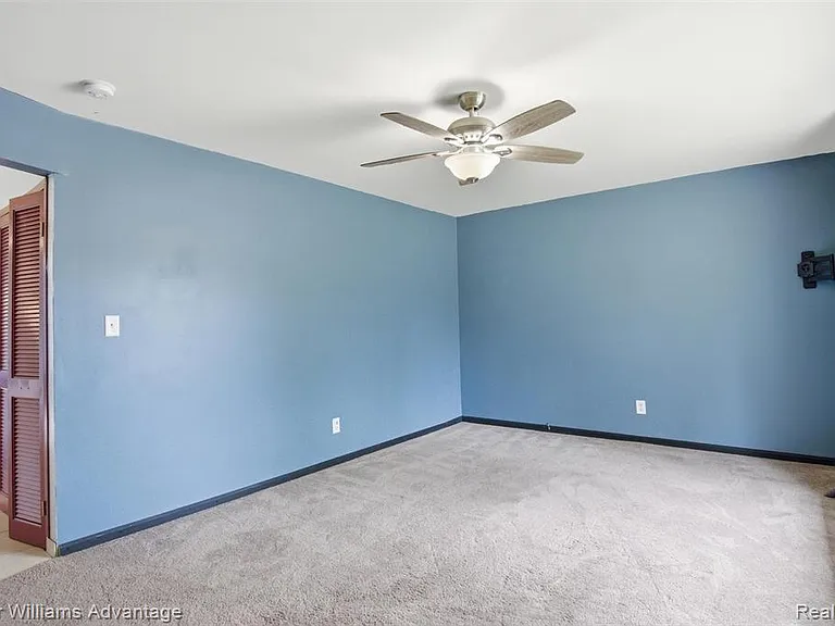 25506 Virginia Dr — Photo 15