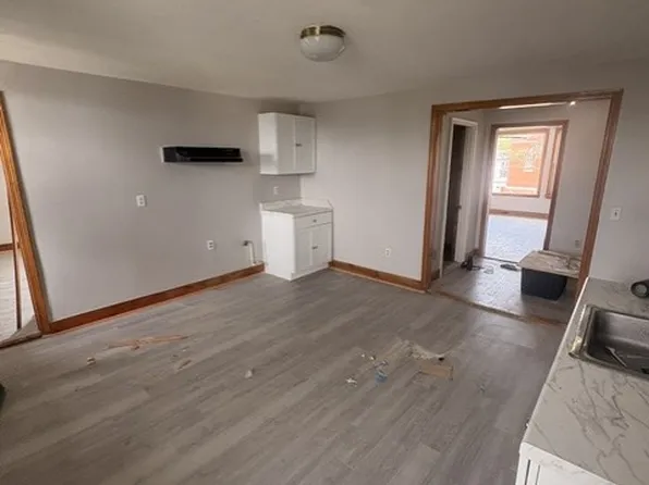 153 Lunenburg St APT 3R, Fitchburg, MA 01420