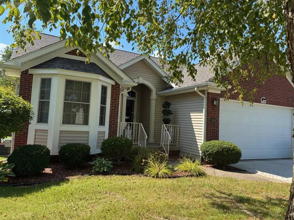 1151 Creekside Ct, Burton, MI 48509