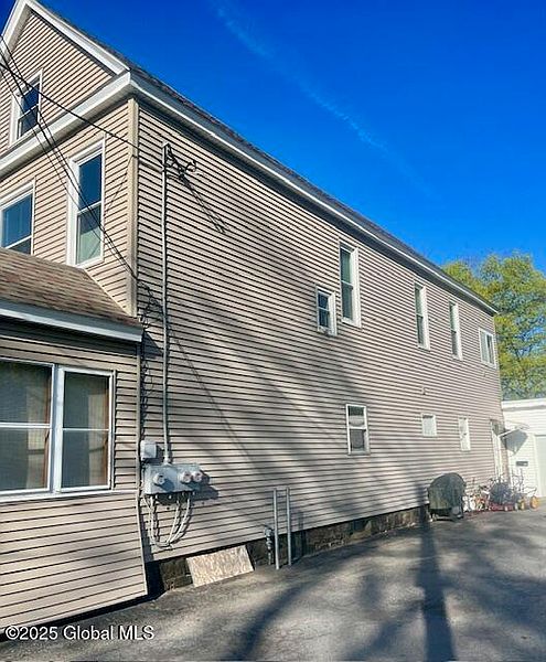 3rd image of 425 Cora Street
