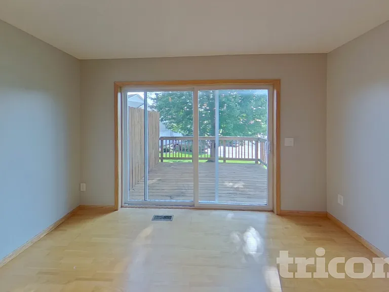 10883 Tyler Ct NE — Photo 3