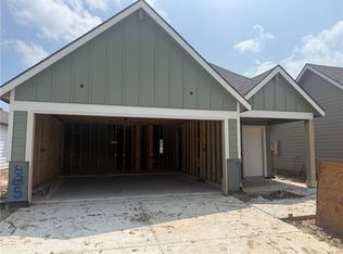 885 Lady Bird Ln, College Station, TX 77845