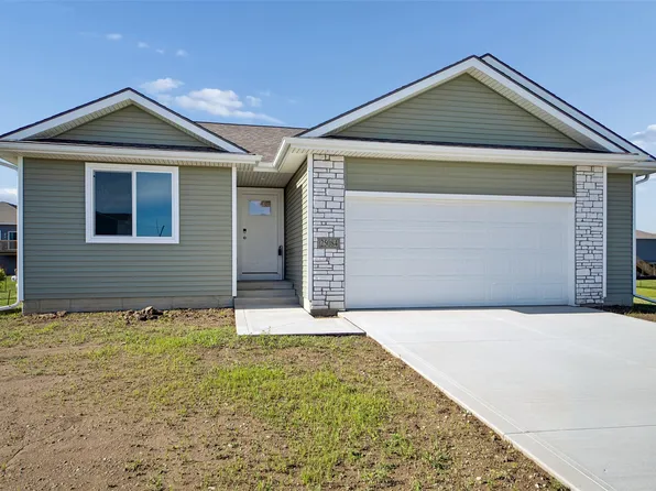 25084 Bluebird Cir, Adel, IA 50003