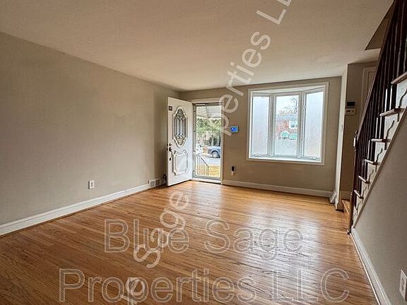 5th image of 702 Crescent Dr