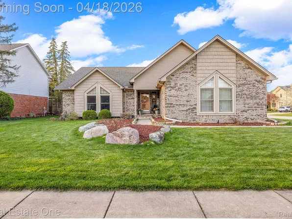 20185 Bayfield Dr, Clinton Township, MI 48038