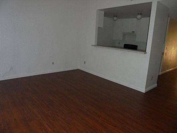 2nd image of 2649 Lexington Ave APT 5