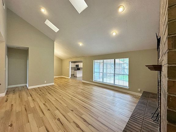 5th image of 1818 Diana Ln