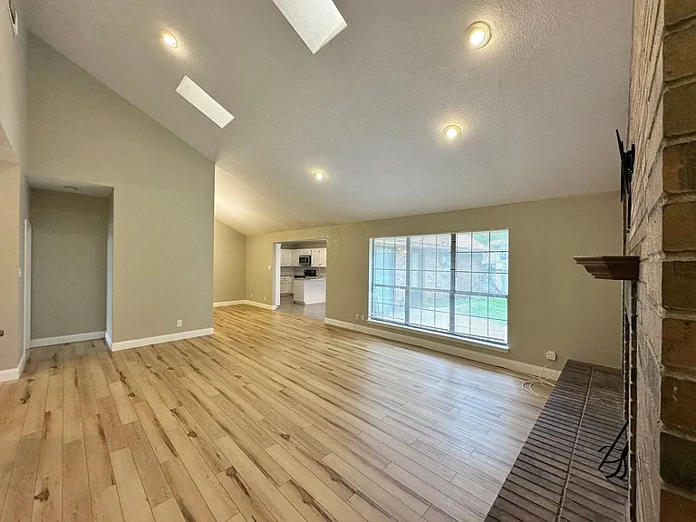 1818 Diana Ln — Photo 5