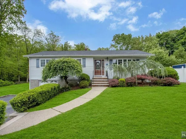 7 Grant Ave, Old Tappan, NJ 07675