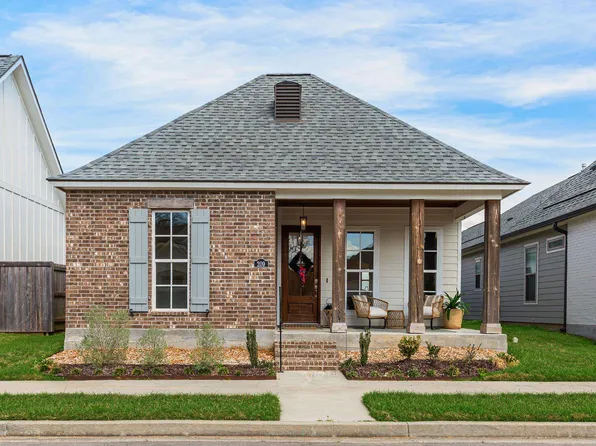209 Manor House Ln, Lafayette, LA 70507