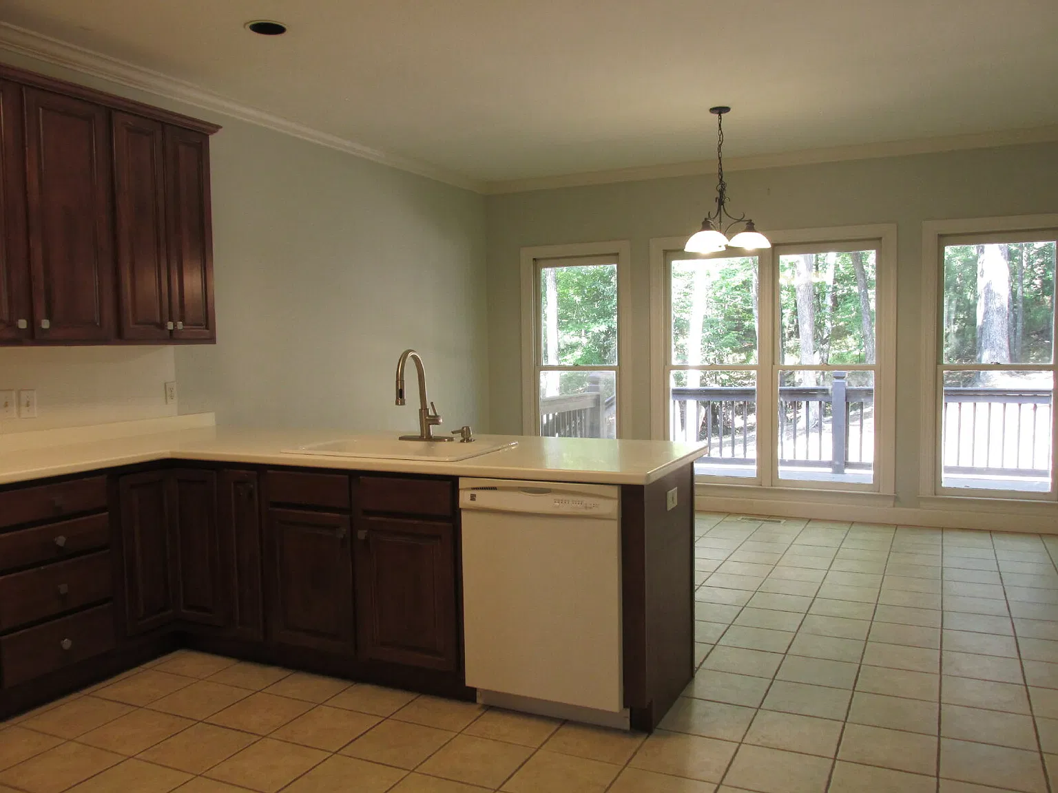 4 bed, 3.5 bath, 4328 sqft, $4,100 — Photo 4
