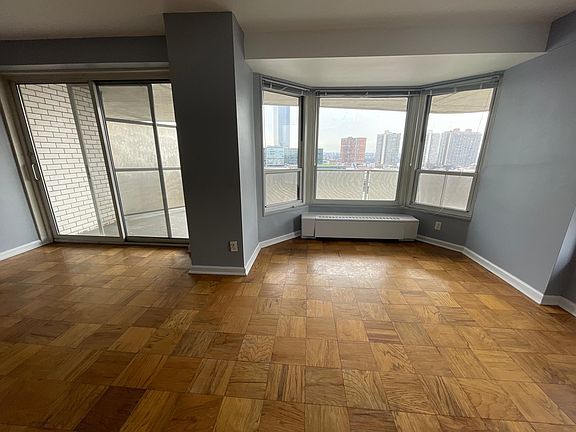 5th image of 2053 Center Ave #14H