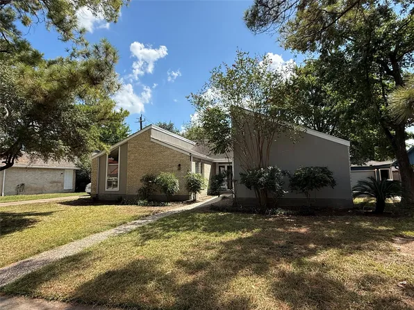 5631 Council Grove Ln, Houston, TX 77088