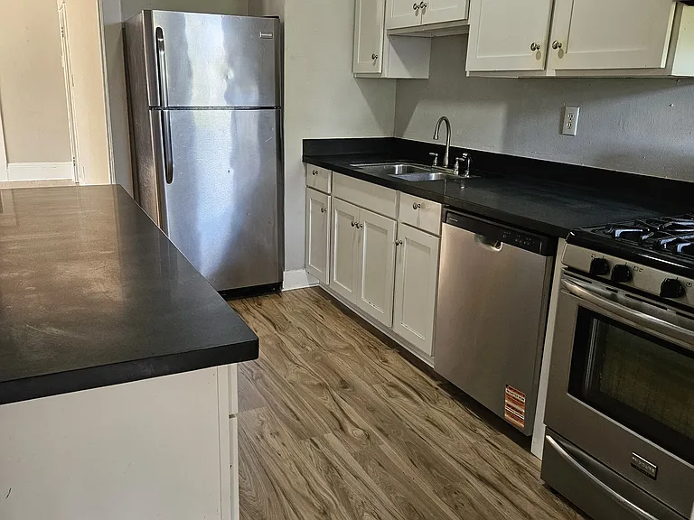 1915 E Cherry St #D — Photo 11