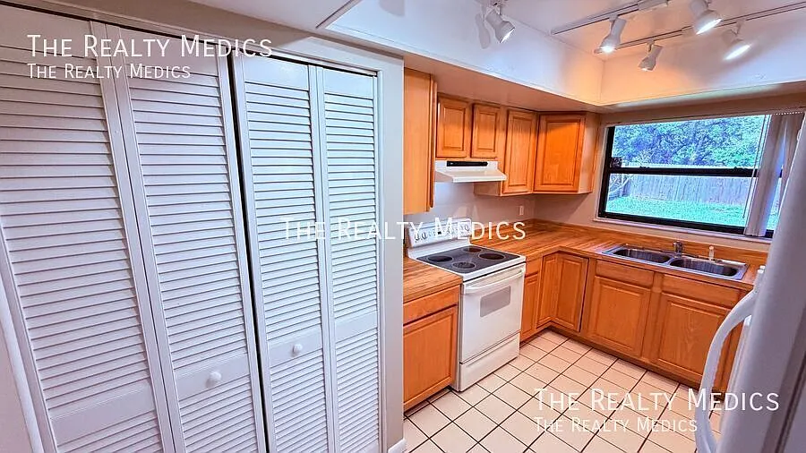 Charming 3 Bedroom, 2 Bathroom Home in Oviedo!! — Photo 4