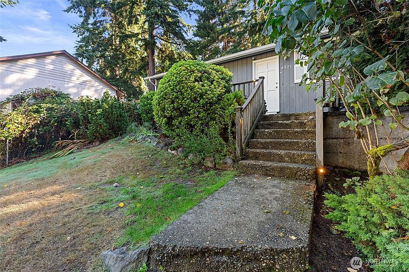 4th image of 4521 Grand Avenue