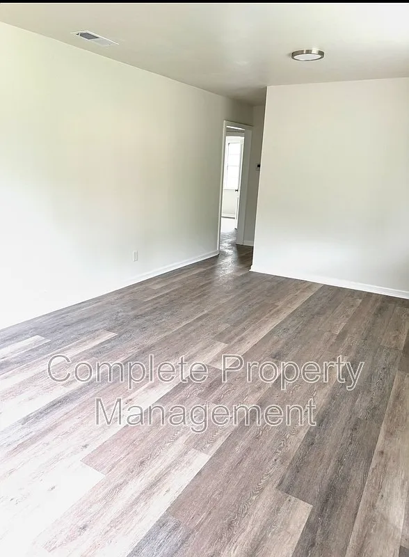 3 bed, 2.0 bath, $1,250 — Photo 2