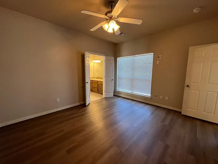 509 SW 124th Pl — Photo 7