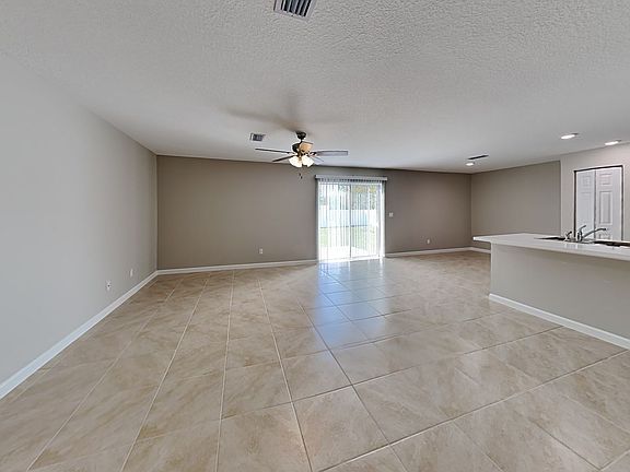 3rd image of 602 SW Ray Ave
