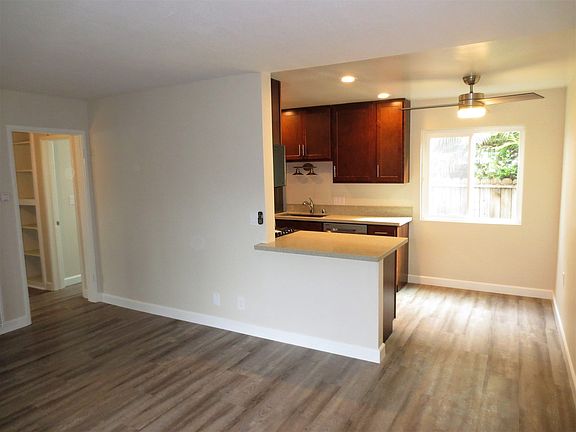 3rd image of 117 E El Portal APT 1