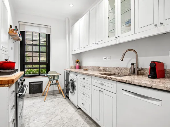 205 Hicks Street 2B image 6 of 7
