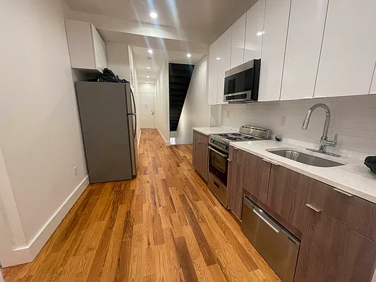 Rented by Bond New York | media 18
