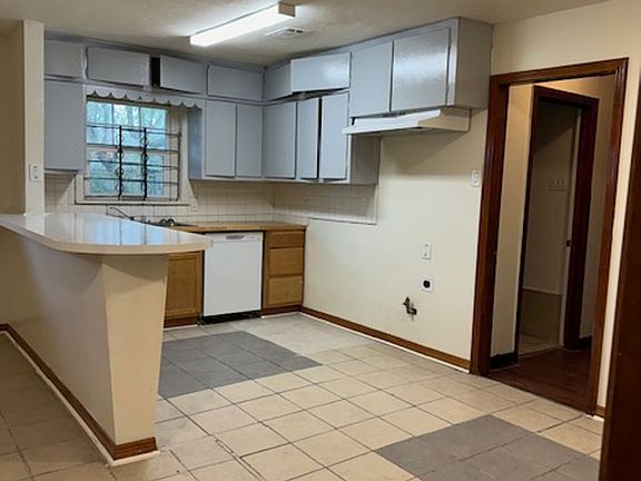 2nd image of 6015 Doulton Dr