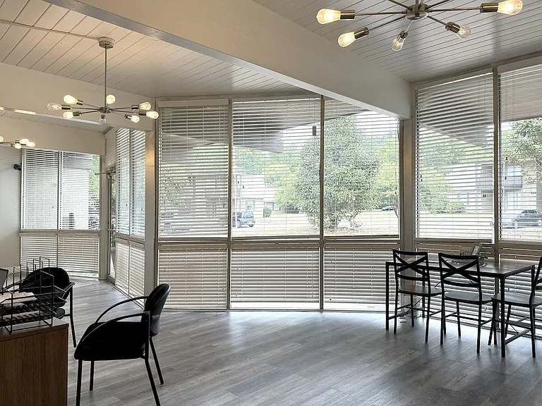 Spring Lake Cove Apartments — Photo 5