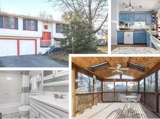 112 N Harrison Rd, Sterling, VA 20164