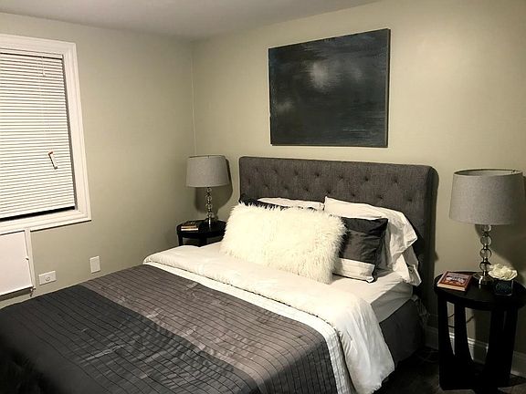 3rd image of 3932 N Narragansett Ave APT 1S