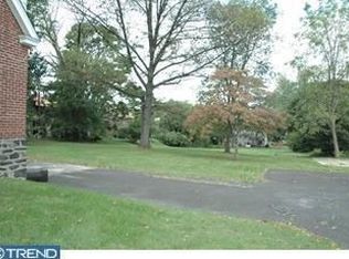 120 Fitzwatertown Rd, Willow Grove, PA 19090