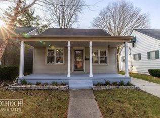 2065 Ridgemont Rd, Grosse Pointe Woods, MI 48236