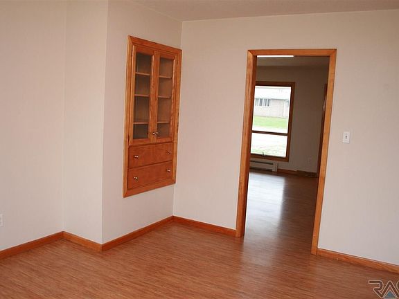4th image of 221 Hardy St