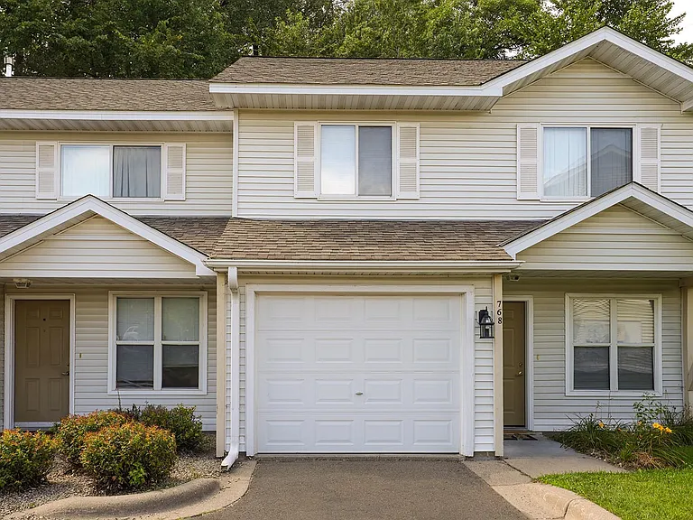 East Creek Carriage Homes — Photo 3