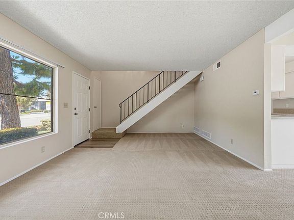 4th image of 364 Meadow Ct