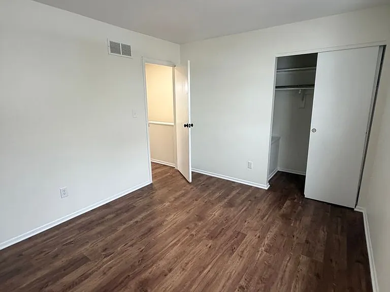 1530 Genessee Ave — Photo 10