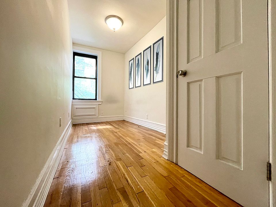 2nd image of 338 E 70th St #5CA