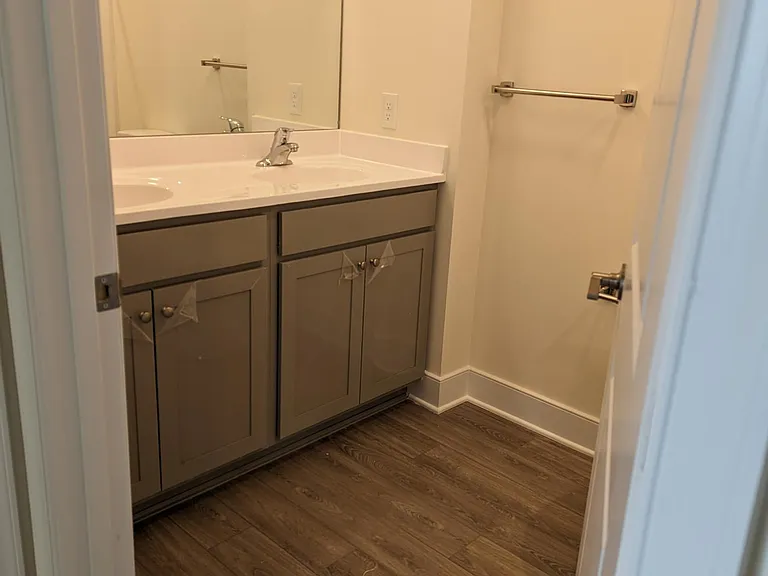 College Park Apartments — Photo 39