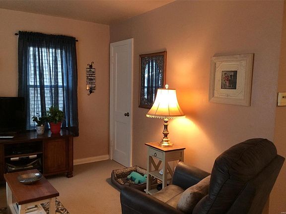 Walk in to the living room with new carpet!