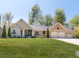 438 Island View Dr, Holland, MI 49424